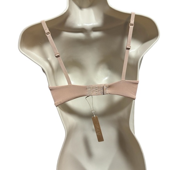 SKIMS Wireless form lightly lined bra 32C - Picture 8 of 9
